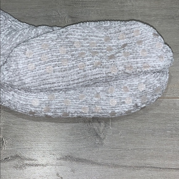 2/$25 Long Bay Warm Grey/White Slipper Socks 6-11 - Picture 5 of 9